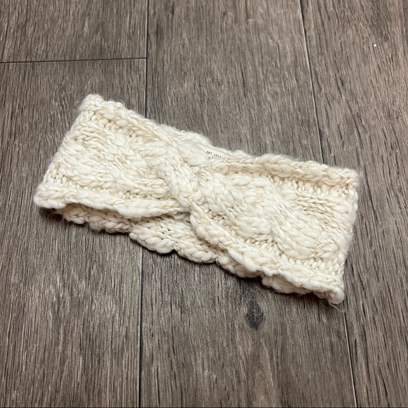 Abercrombie & Fitch Accessories - Abercrombie & Fitch Cream Knitted Twist Winter Headband